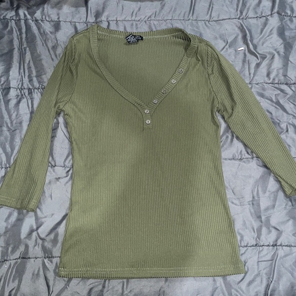 Size S - Picture 2 of 2